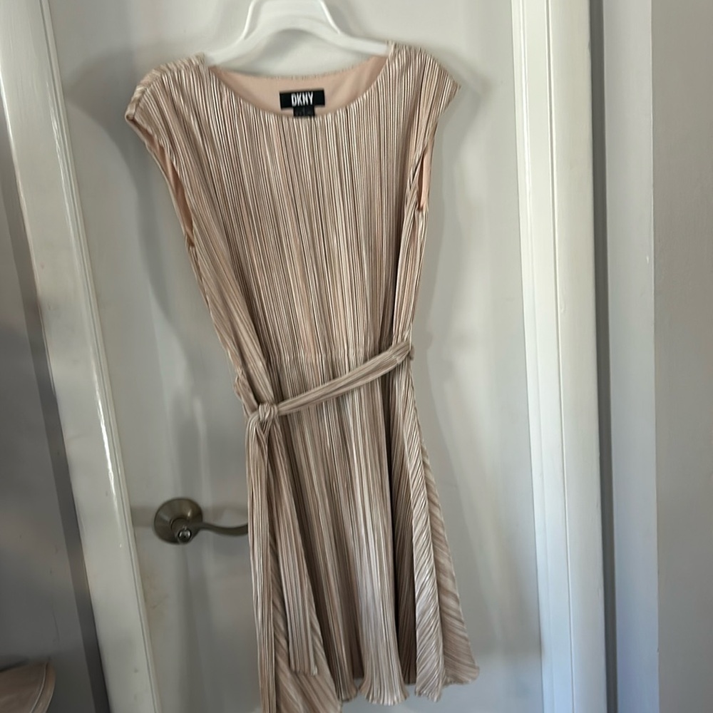 Ladies semi formal dress pinkish color with lining size large flowey